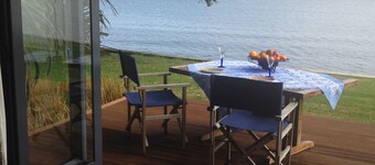 Absolute Waterside Serenity with full  kitchen - only 1 hour from Auckland