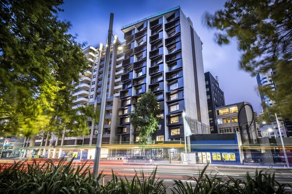 Exterior - Imagine Beach Road (Auckland)