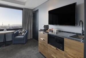 Minibar y caja de seguridad en la habitación 