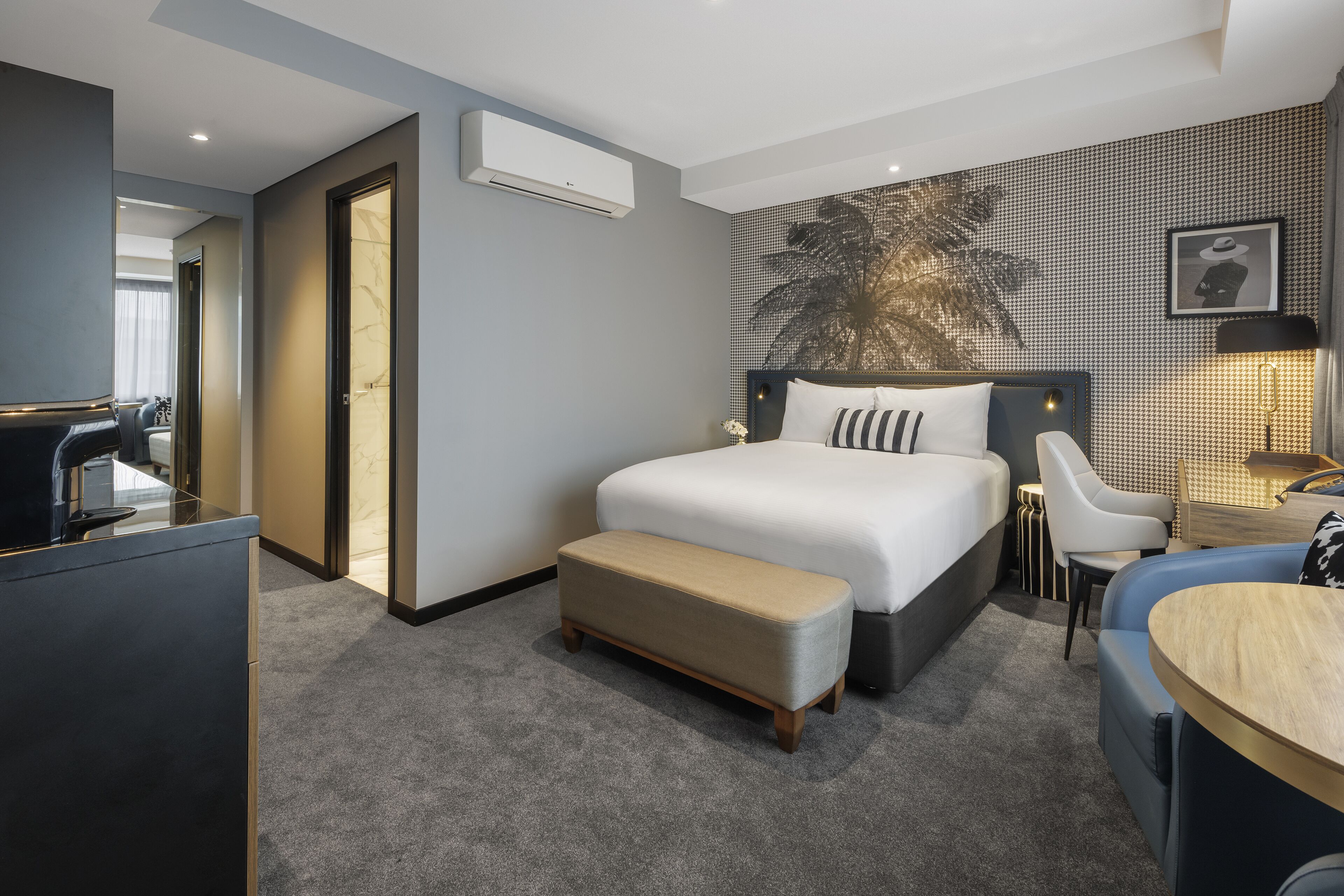 interconnecting executive studio | 1 bedroom, minibar, in-room safe, laptop workspace