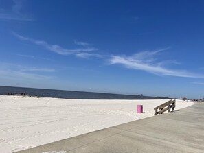 Beach nearby, sun loungers, beach towels