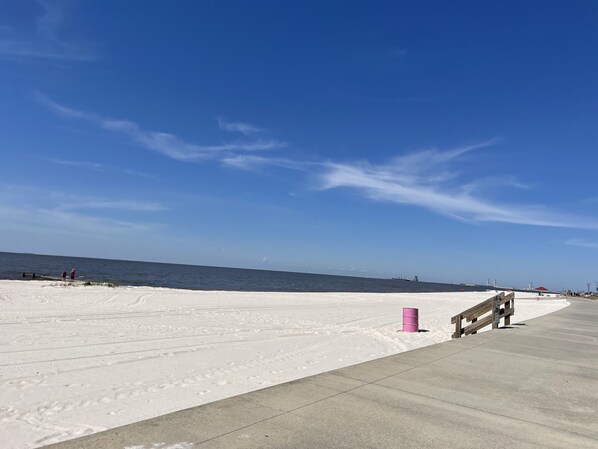Beach nearby, sun loungers, beach towels
