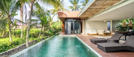Outdoor pool, pool loungers