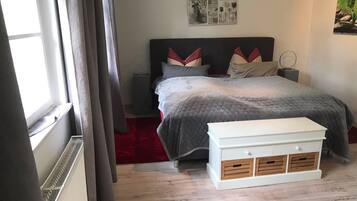 2 Schlafzimmer, Reisekinderbett, WLAN, Bettwäsche