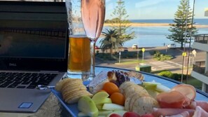 Outdoor dining - Pacific Court 10 Renovated Apartment (The Entrance)