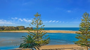 Beach - Pacific Court 10 Renovated Apartment (The Entrance)