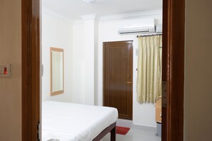 Deluxe Double Room | Interior detail