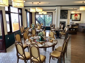 Breakfast, lunch and dinner served - Cat Cat Galerie d'Art (Sa Pa)