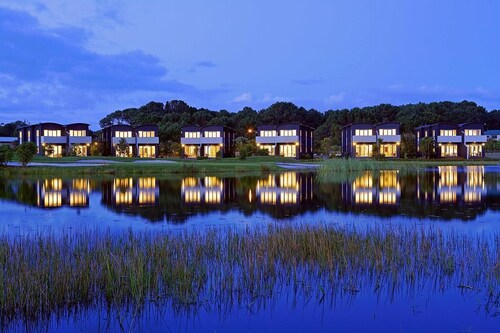 Great Matarangi Location Lakeside Gem overlooking the golf course!