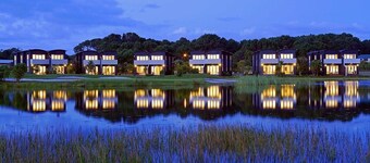 Great Matarangi Location Lakeside Gem overlooking the golf course!