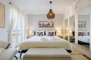 3 slaapkamers, een strijkplank/strijkijzer, internet, beddengoed