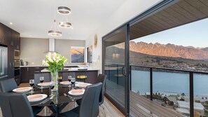 Outdoor dining - Classy Conifer | Lake and Mountain Views (Queenstown)