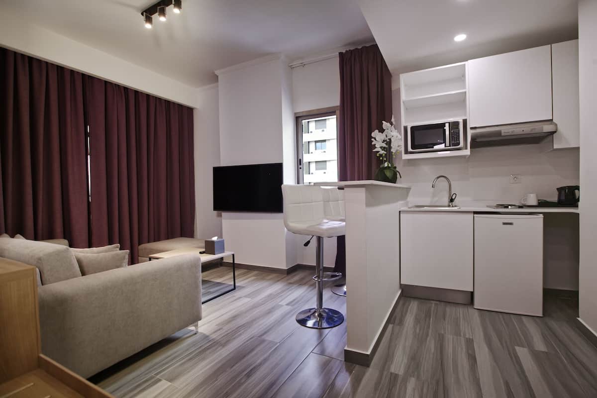 1 bedroom, Egyptian cotton sheets, premium bedding, down duvets