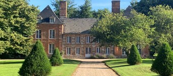 Chateau à 2 Minutes de la Plage / 2 Minutes From the Beach