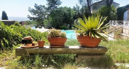 Maison familiale sur les hauteurs de Manosque.