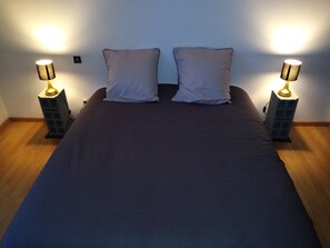 6 dormitorios, tabla de planchar con plancha, cuna de viaje y wifi