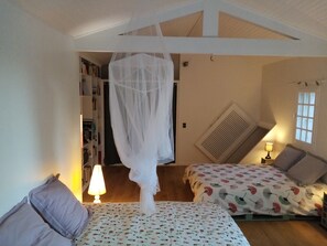 6 bedrooms, iron/ironing board, travel cot, WiFi