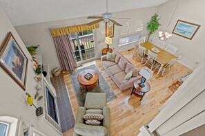 Smart TV - Kingston Cumberland 5A split level loft,pool,Beach (Myrtle Beach)