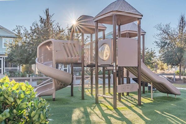 Children's area - Beargrass -Luxury NatureWalk Home - Golf Cart (Santa Rosa Beach)