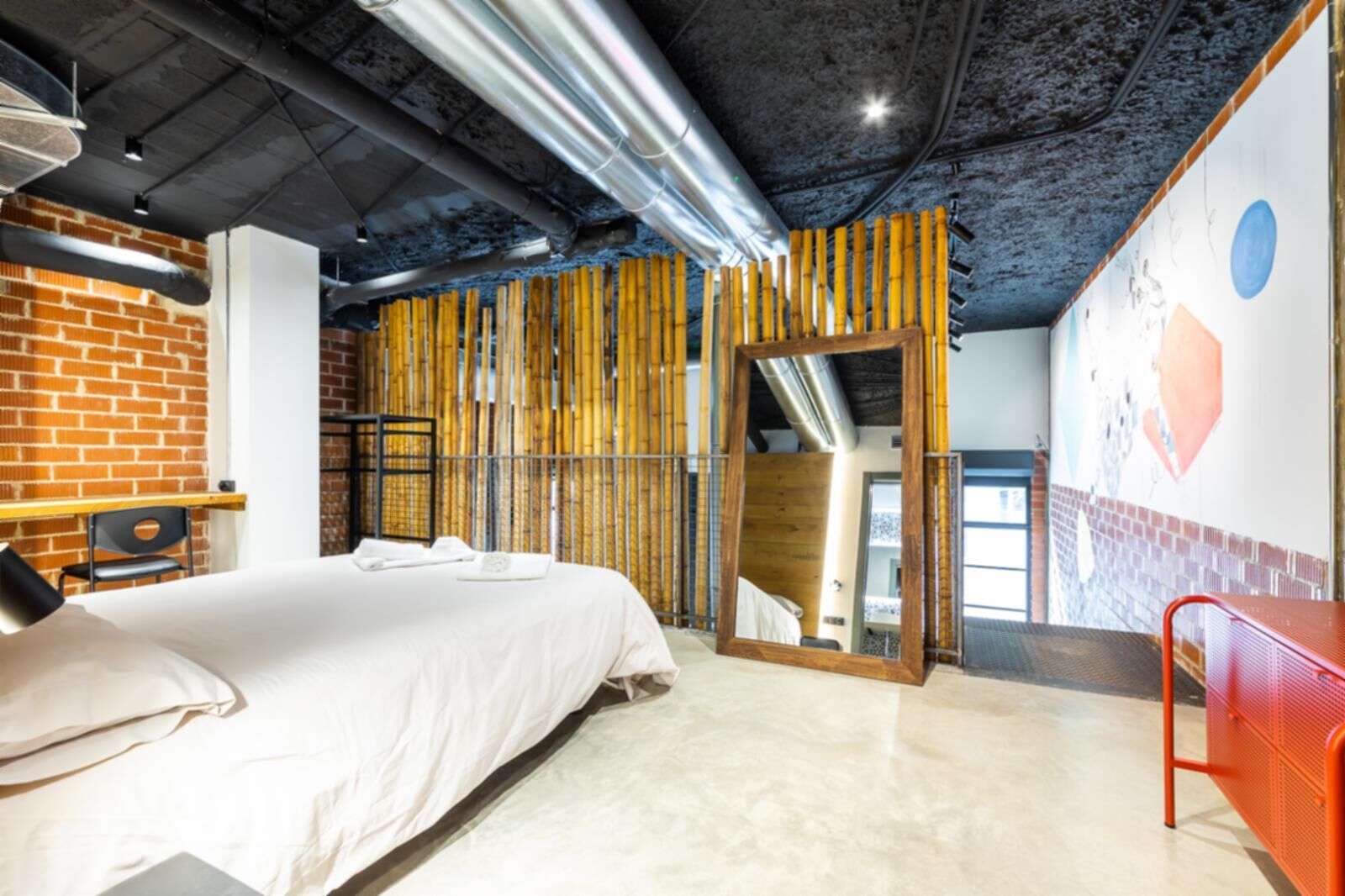 2 bedrooms, iron/ironing board, WiFi