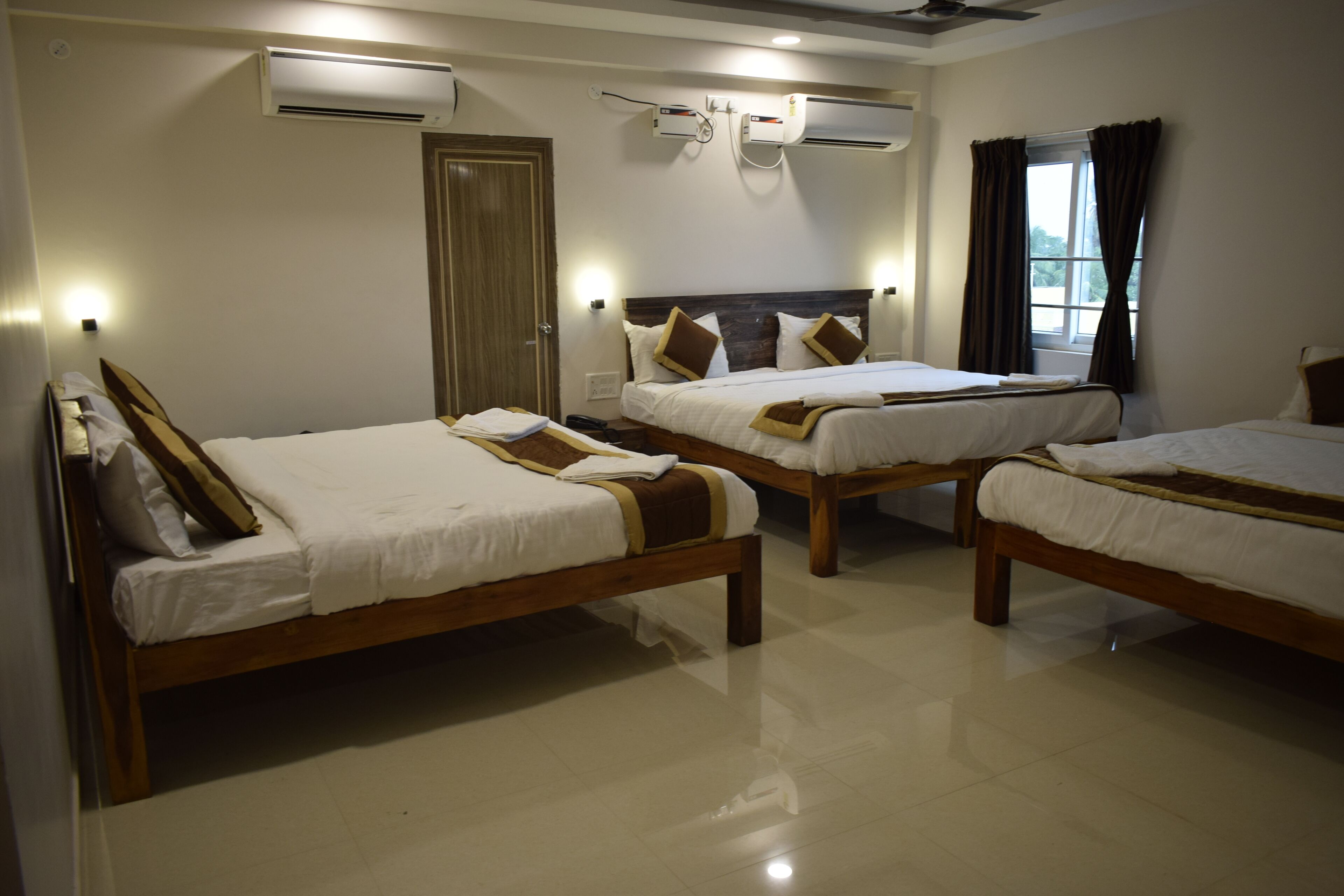 Executive Triple Room | In-room safe, desk, iron/ironing board, free WiFi