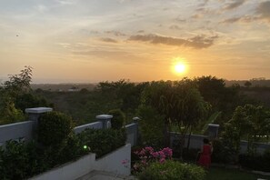 Property grounds - Villa - Sleeps 10 - Communal Pool - Parking (Mariveles)