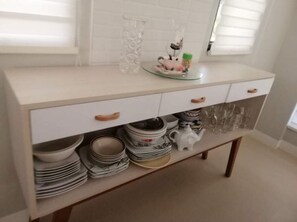 Villa | Eget kök | Kylskåp, mikrovågsugn, ugn och spishäll