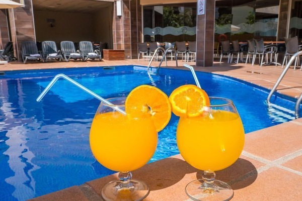 Seasonal outdoor pool, open 8:00 AM to 8:00 PM, sun loungers