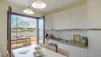 Kühlschrank, Herdplatte, Geschirrspüler