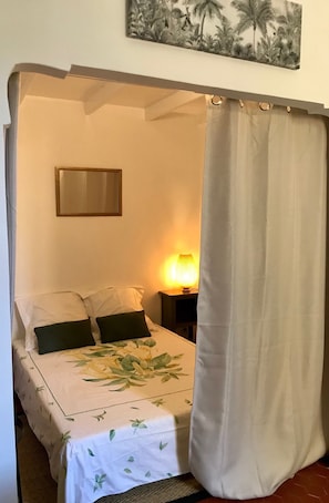 2 bedrooms, iron/ironing board, travel cot, free WiFi - Cocon à 50 Mètres de la mer (Villefranche-sur-Mer)