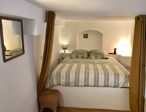 2 bedrooms, iron/ironing board, travel crib, free WiFi - Cocon à 50 Mètres de la mer (Villefranche-sur-Mer)