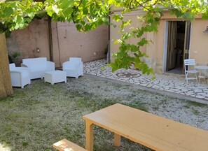 House, 2 Bedrooms, Smoking, Garden View | Garden - Appartment Lavigna Fully Furnished (Camerota)