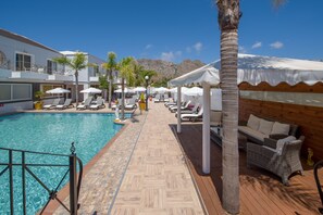 Outdoor pool - Suite Room For 5 (Chania)