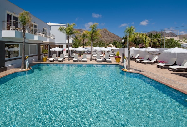 Outdoor pool - Family Room For 5 (Chania)