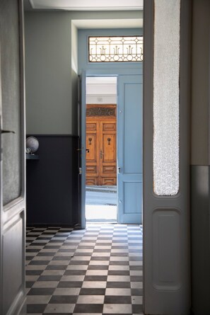 المنشأة من الداخل