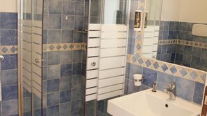 Bathroom - Borgo Dei Pescatori Triple Room (Trinità d'Agultu e Vignola)