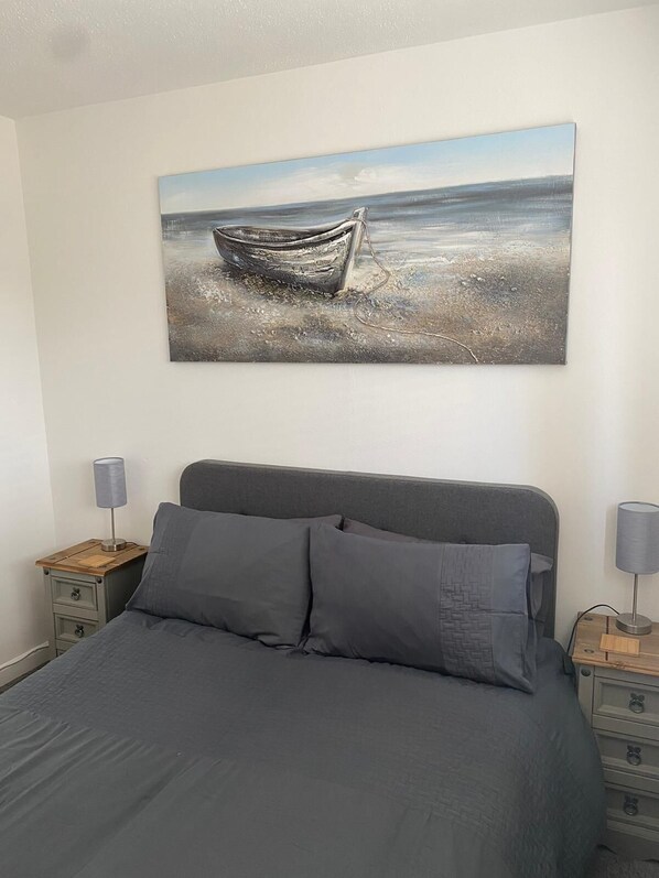 1 bedroom, travel crib - Riverside Park Ground Floor Apartment - St Neots (St Neots)