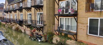 Penthouse Waterfront Apartment - St Neots