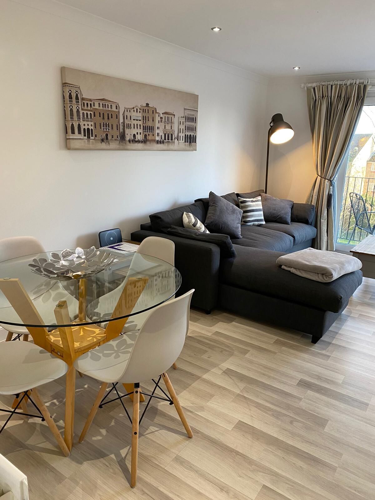 Apartment, 2 Bedrooms, Balcony, River View | Living room