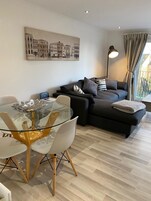 公寓, 2 间卧室, 阳台, 河景 | 客厅