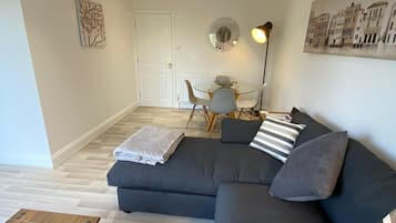 Appartement, 2 chambres, balcon, vue fleuve | Coin séjour