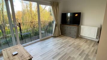 Apartment, 2 Bedrooms, Balcony, River View | Room amenity