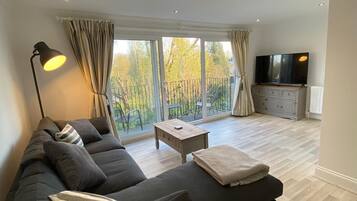 Apartment, 2 Bedrooms, Balcony, River View | Living room