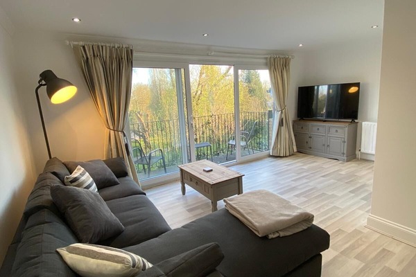 Apartment, 2 Bedrooms, Balcony, River View | Living room