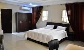 1 bedroom, desk, WiFi - Chrisma Courts -standard Double (Kasoa)