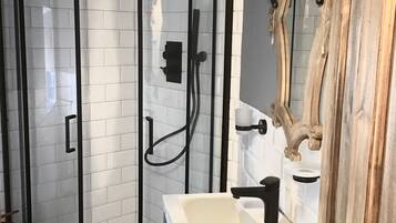 Room, 1 Bedroom, City View | Bathroom