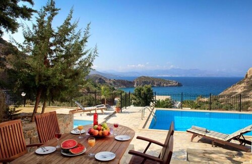 Villa Ares With Private Pool and a Spectacular Seaview 150m From the Beach