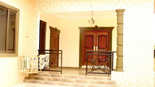 Unclassified image, 1 of 28, button - Perriman Guest House -standard Double (Ngleshi Amanfro)
