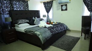 Unclassified image, 5 of 28, button - Perriman Guest House -standard Double (Ngleshi Amanfro)
