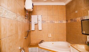 Bathroom - Triple Hill Hotel - Deluxe (Kasoa)